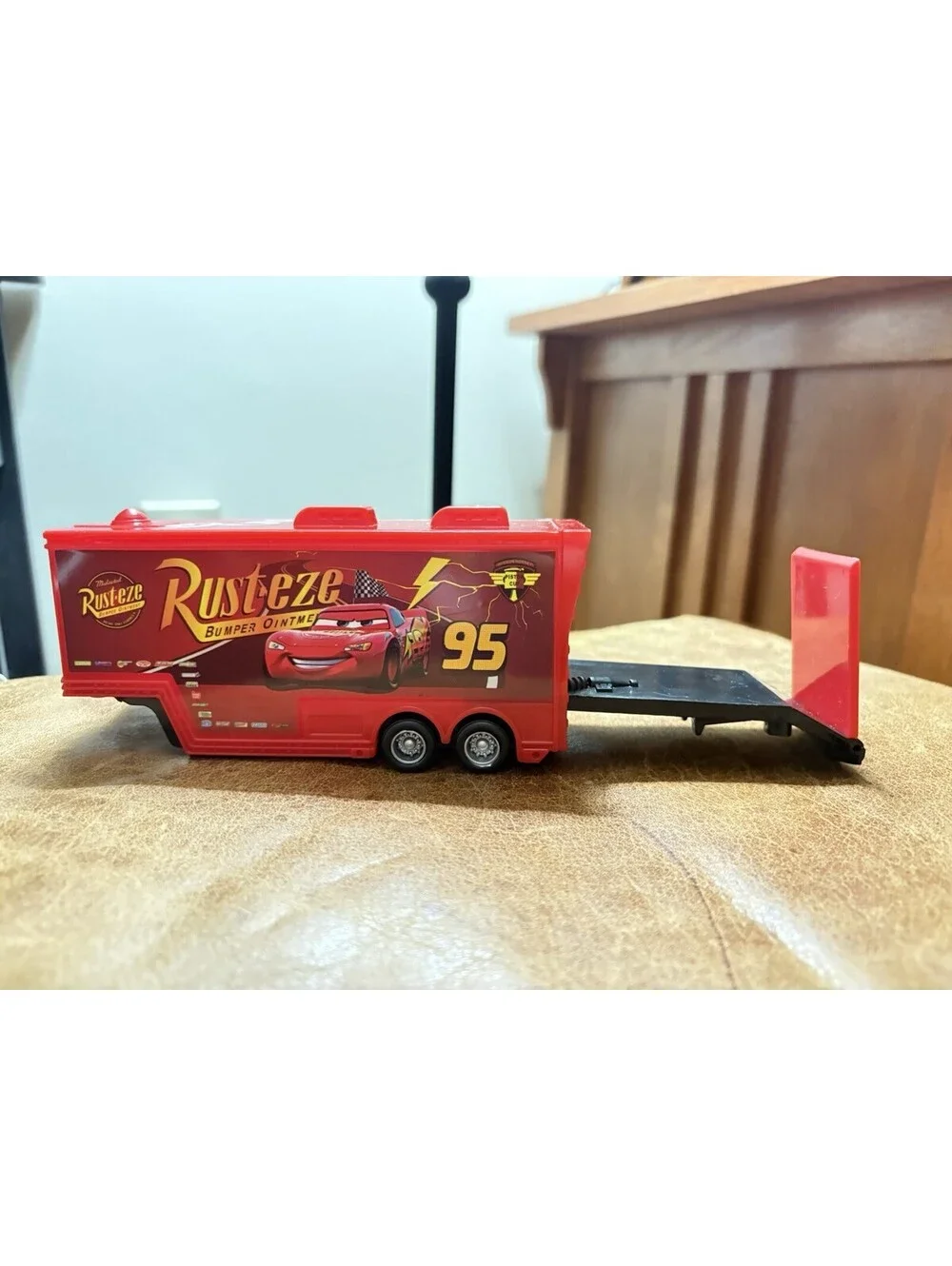 Disney Pixar Cars Mack Lightning McQueen's Hauler 1:55 Scale With Car
